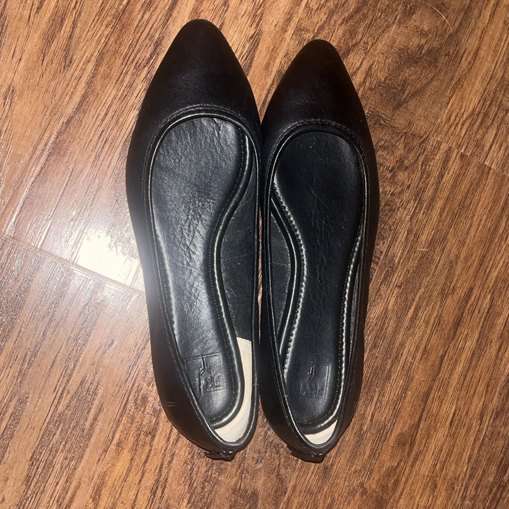 Gorgeous Frye Regina Ballet Flats. Never worn  100% authentic.